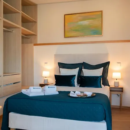 Artistic With Terrace In Foz By Hostwise Vakantiehuis