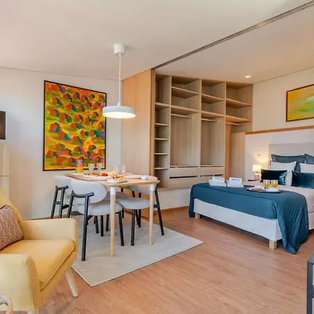 בית נופש Artistic With Terrace In Foz By Hostwise