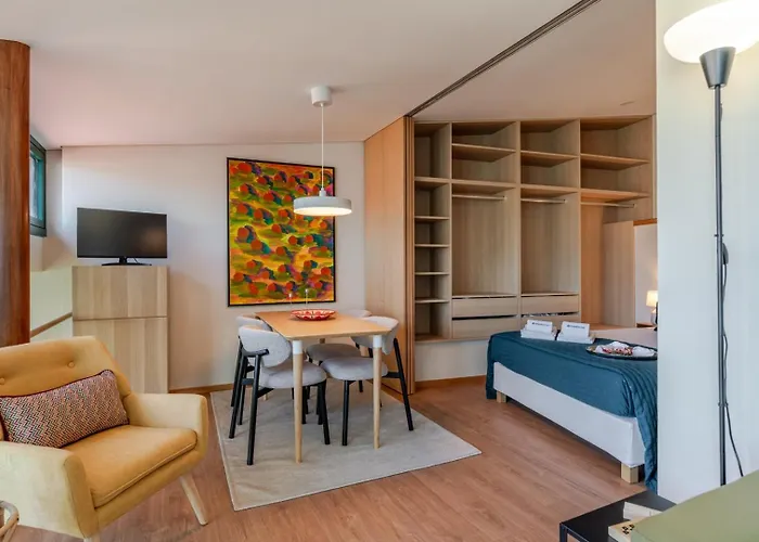 펜션 Artistic With Terrace In Foz By Hostwise